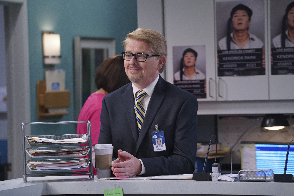 Still of Dave Foley and Ken Jeong in Dr. Ken (2015)