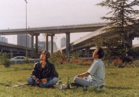 Still of Hongshen Jia and Fengsen Jia in Zuotian (2001)