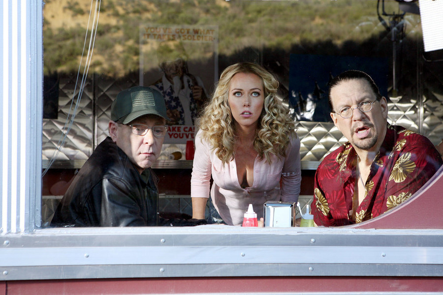 Still of Penn Jillette, Teller and Kendra Wilkinson in Sharknado 3: Oh Hell No! (2015)