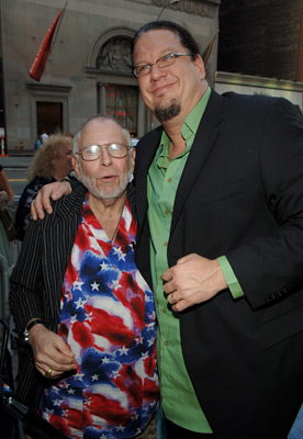 Al Goldstein and Penn Jillette at event of The Aristocrats (2005)