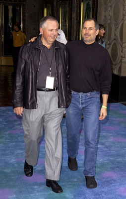 Richard Cook and Steve Jobs at event of Monstru biuras (2001)