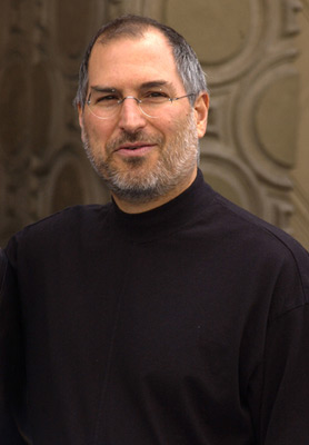 Steve Jobs at event of Monstru biuras (2001)