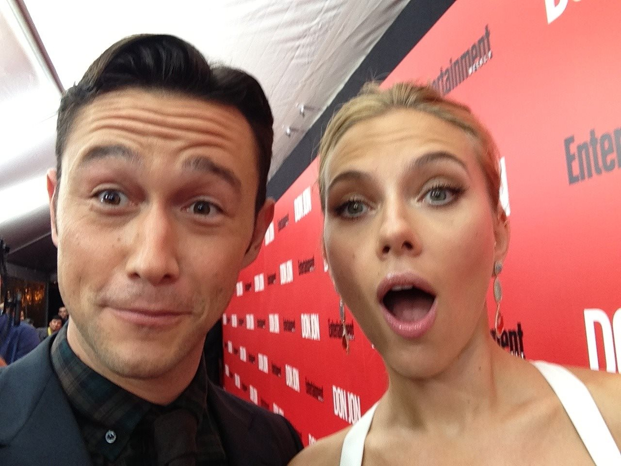 Joseph Gordon-Levitt self-portrait with Scarlett Johannson at the New York premiere of Don Jon.