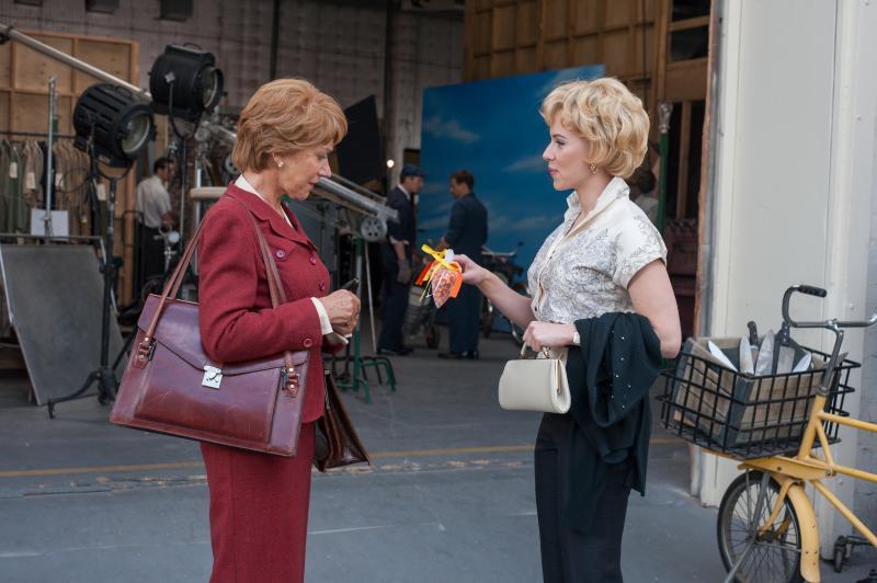 Still of Helen Mirren and Scarlett Johansson in Hickokas (2012)