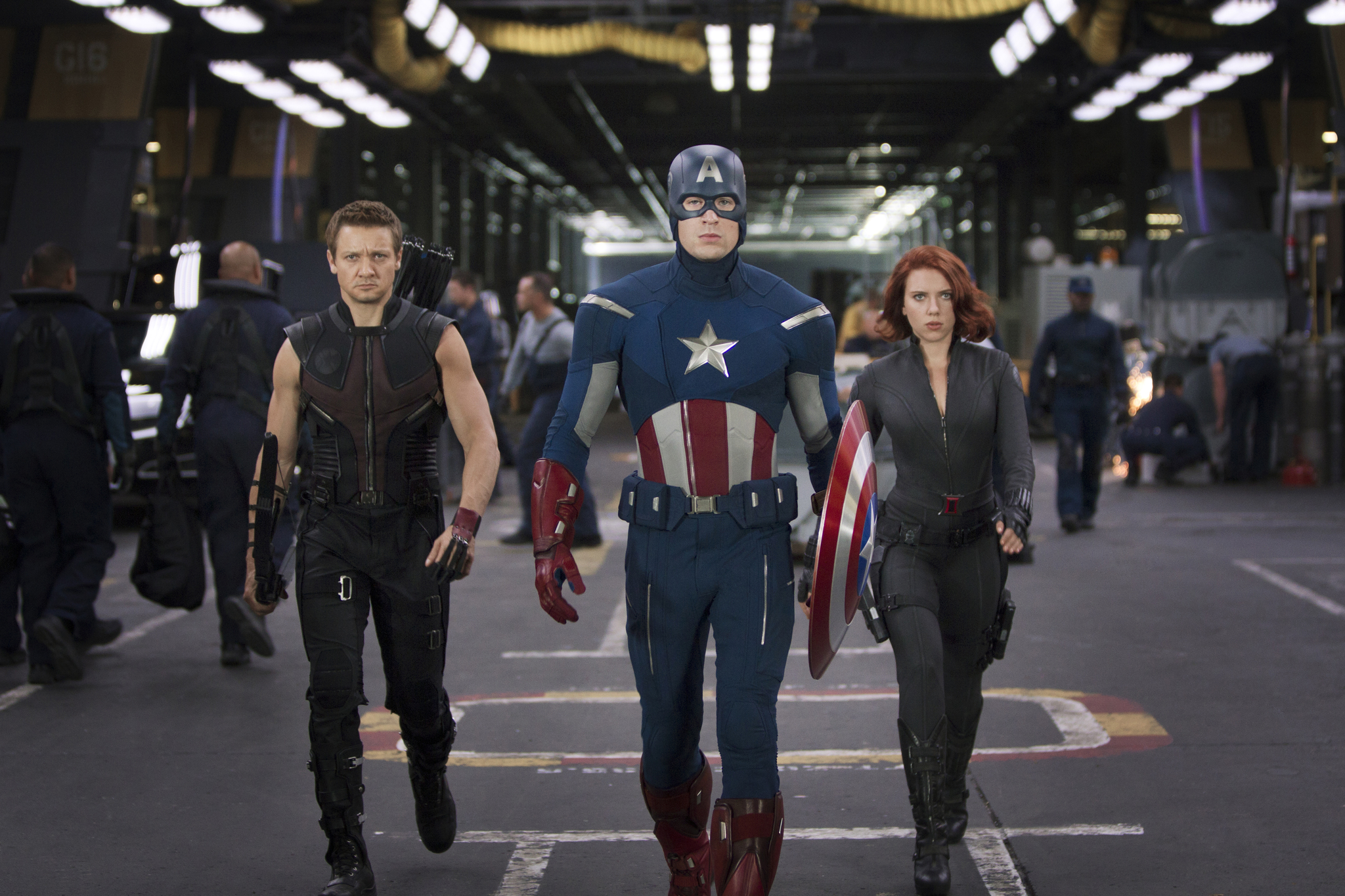 Still of Chris Evans, Scarlett Johansson and Jeremy Renner in Kersytojai (2012)