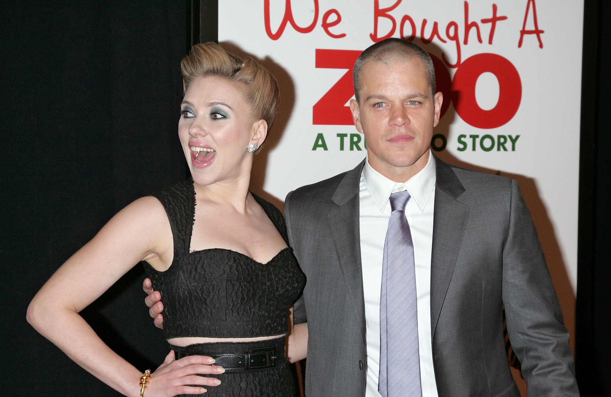 Matt Damon and Scarlett Johansson at event of Mes nusipirkom zoologijos soda (2011)