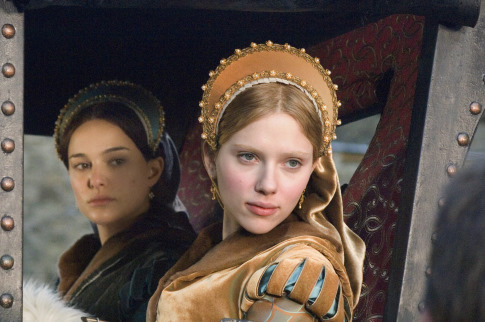 Still of Natalie Portman and Scarlett Johansson in The Other Boleyn Girl (2008)