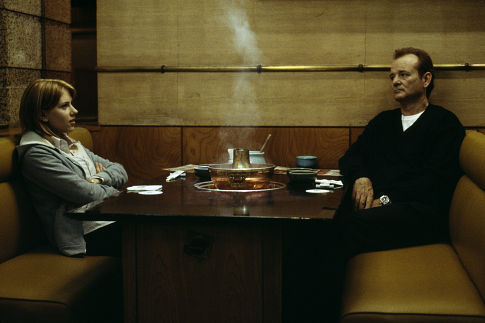 Still of Bill Murray and Scarlett Johansson in Pasiklyde vertime (2003)
