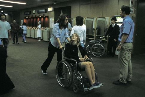 Sofia Coppola and Scarlett Johansson in Pasiklyde vertime (2003)
