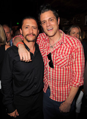 Clifton Collins Jr. and Johnny Knoxville at event of Extract (2009)