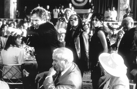 Still of Warren Beatty, Halle Berry, Ariyan A. Johnson and Michelle Morgan in Bulworth (1998)