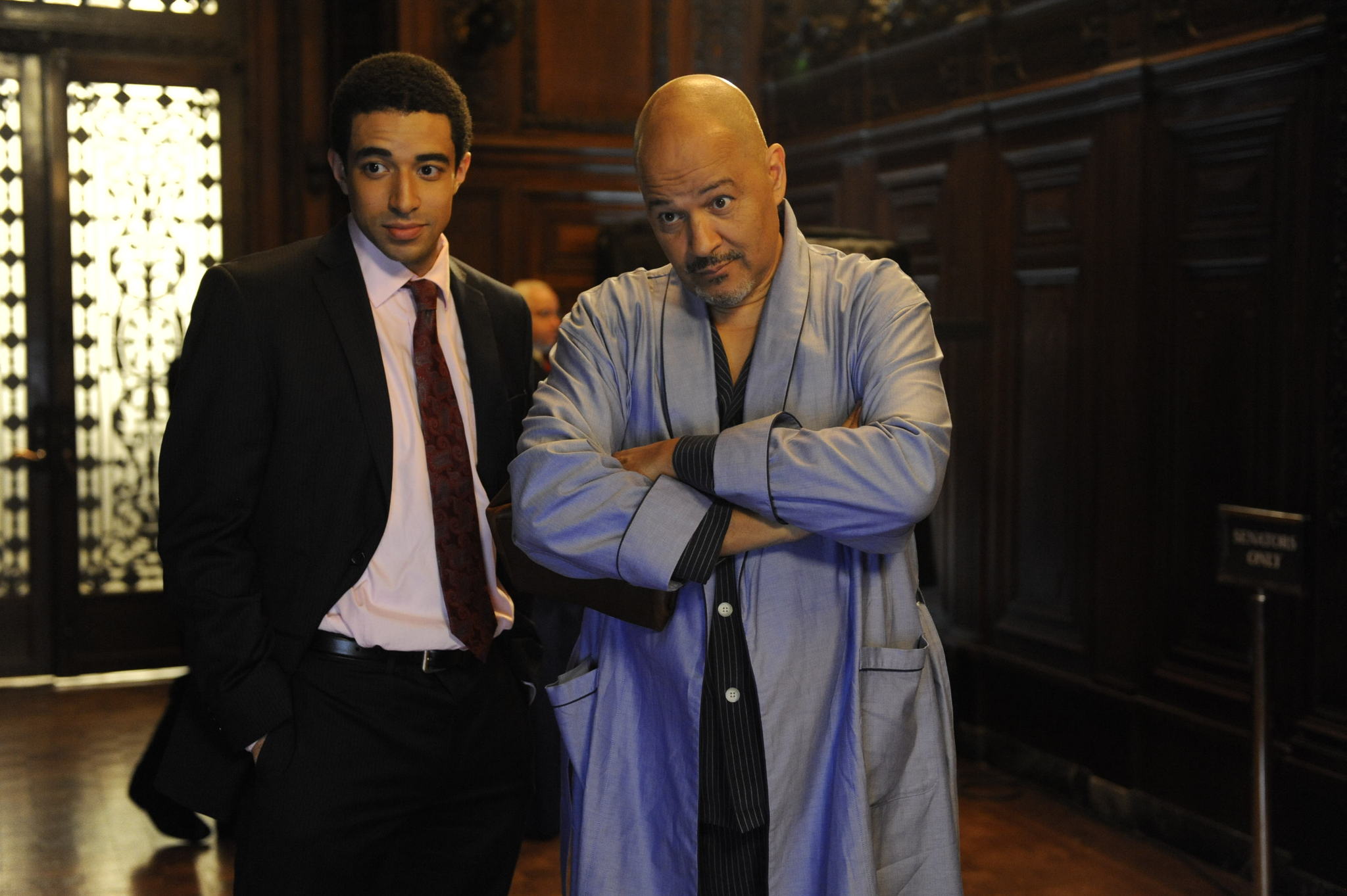 Still of Clark Johnson and Kobi Libii in Alpha House: Pilot (2013)