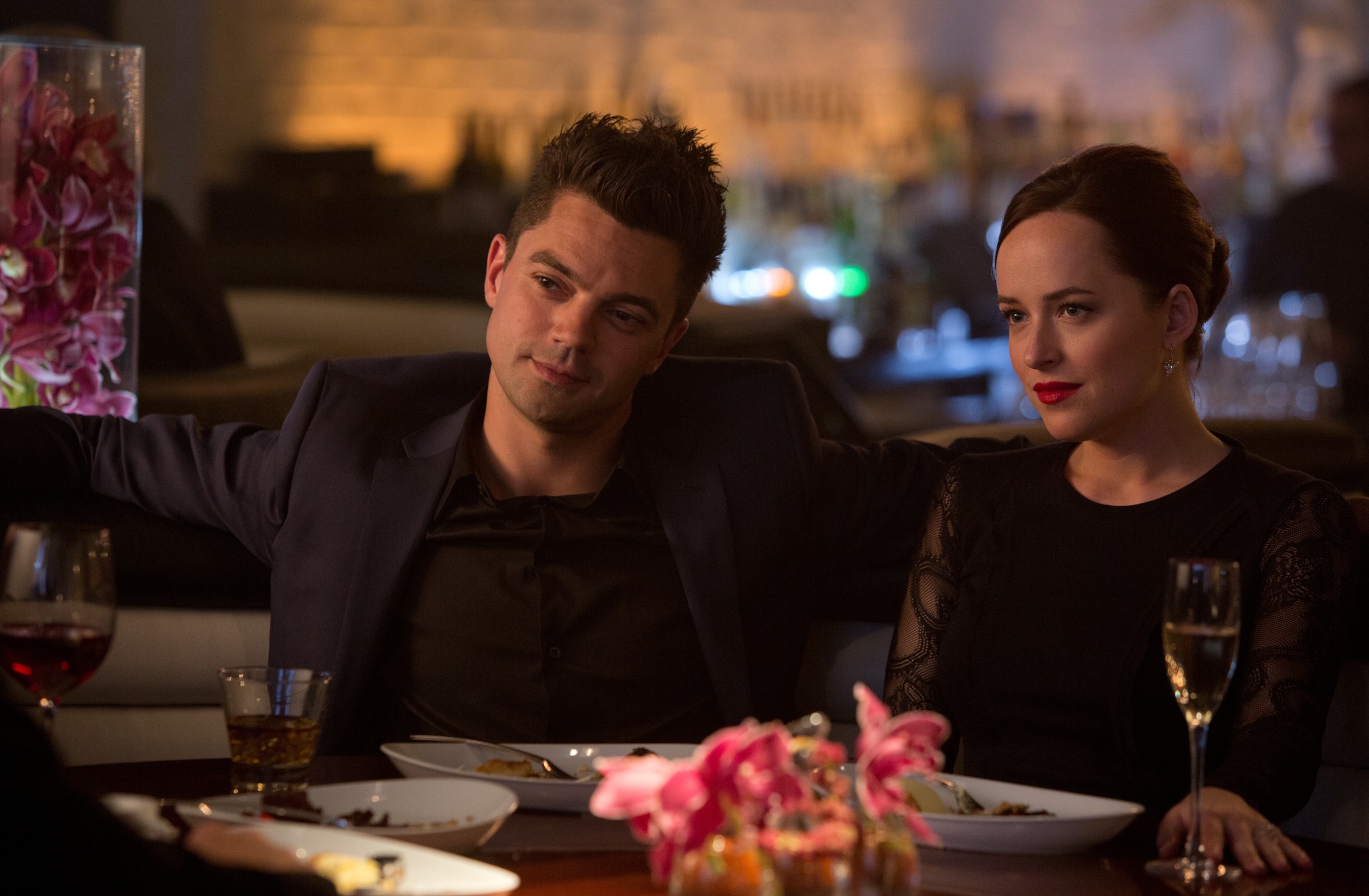 Still of Dakota Johnson and Dominic Cooper in Need for Speed. Istroske greicio (2014)