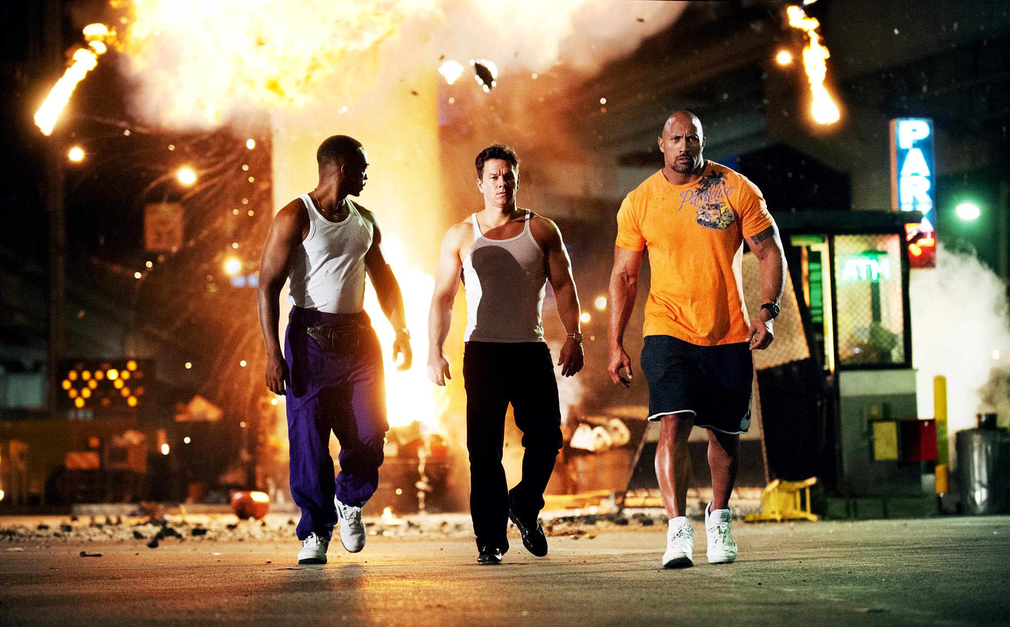 Still of Mark Wahlberg, Dwayne Johnson and Anthony Mackie in Kulturistai (2013)