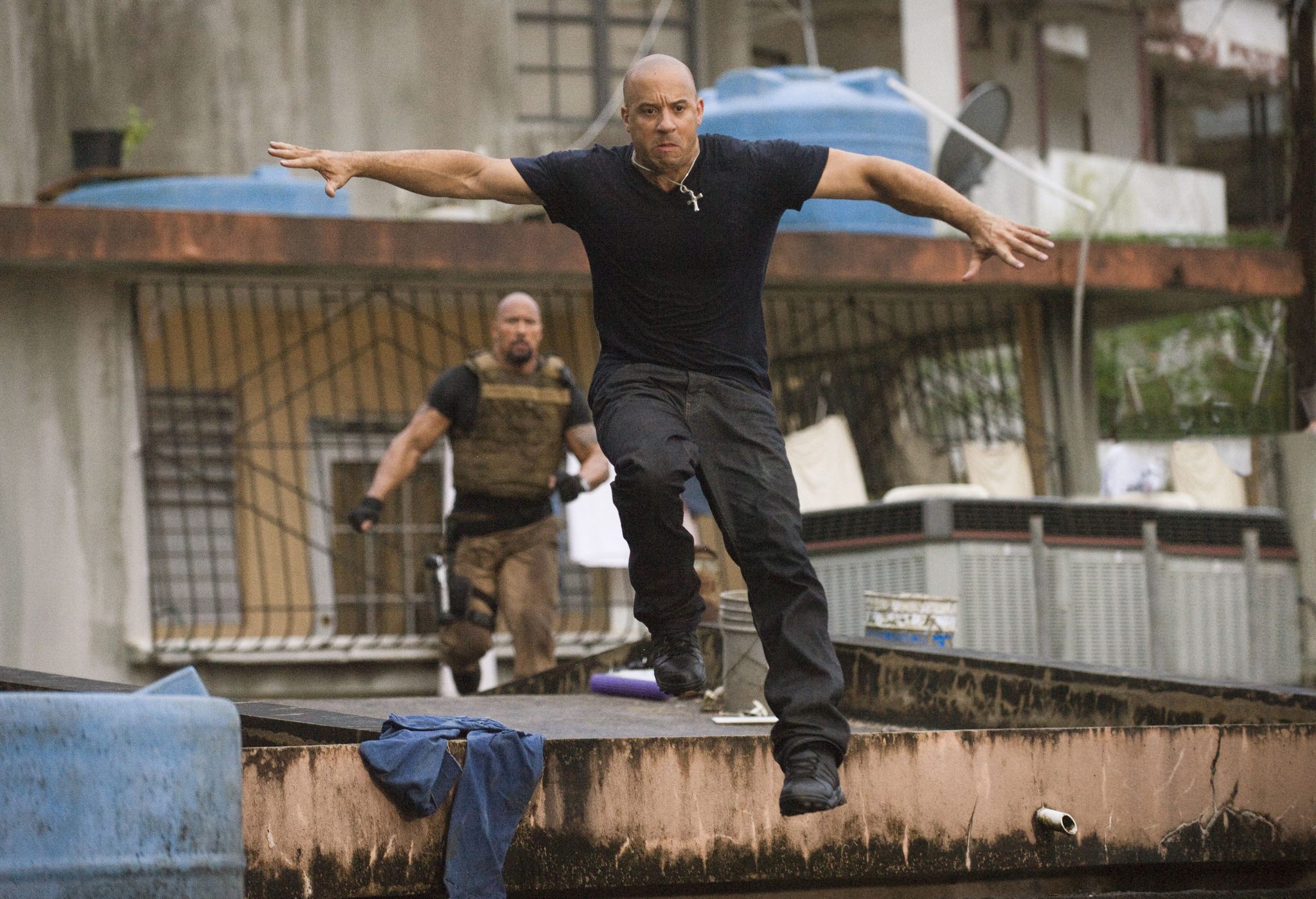 Still of Vin Diesel and Dwayne Johnson in Greiti ir isiute 5 (2011)