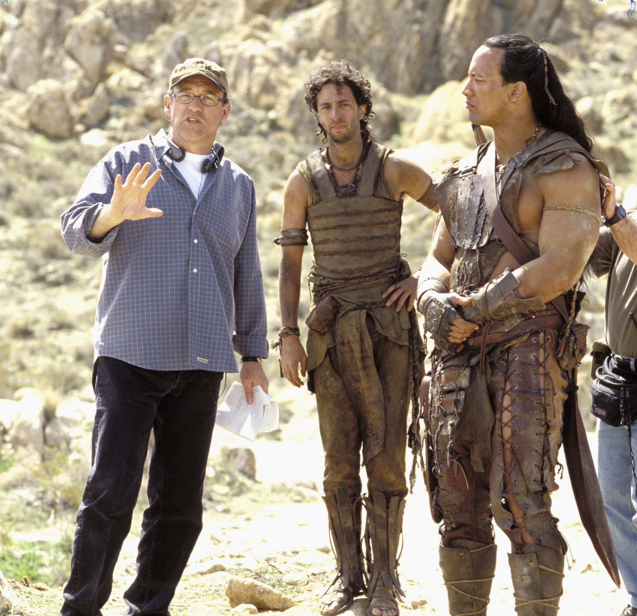 Grant Heslov, Dwayne Johnson and Chuck Russell in The Scorpion King (2002)
