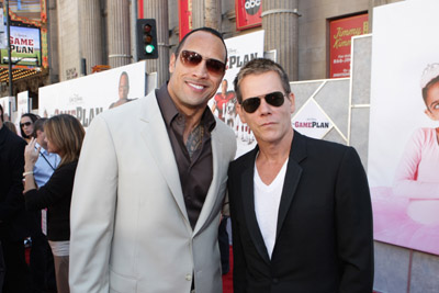 Kevin Bacon and Dwayne Johnson at event of The Game Plan (2007)