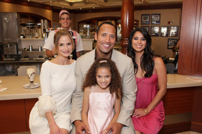Kyra Sedgwick, Dwayne Johnson, Roselyn Sanchez and Madison Pettis at event of The Game Plan (2007)