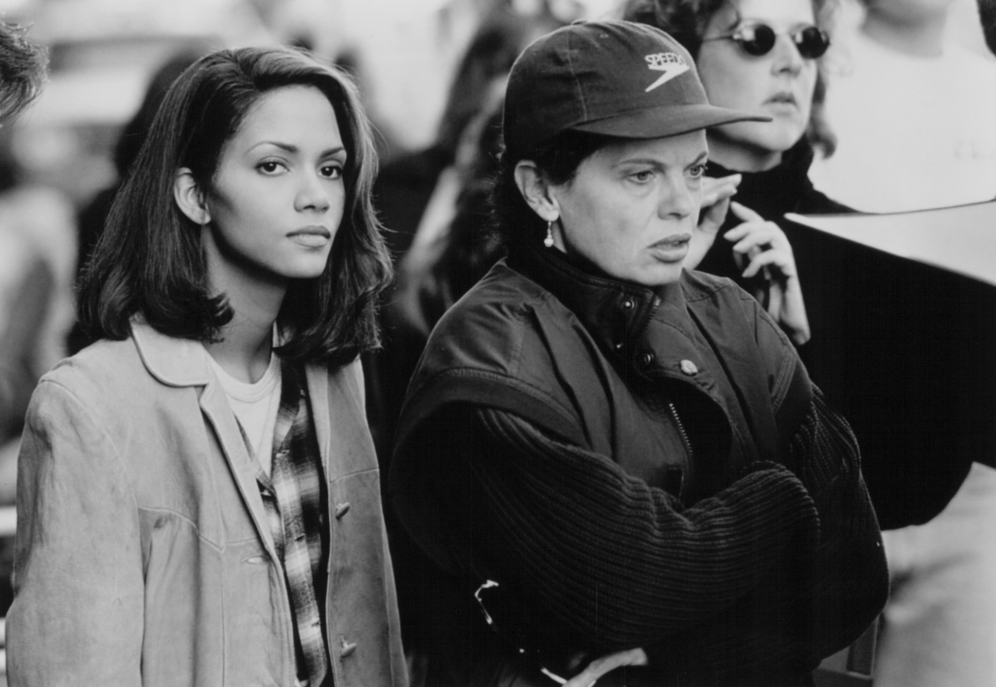 Still of Halle Berry and Amy Holden Jones in The Rich Man's Wife (1996)