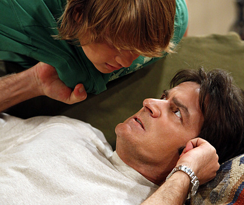 Still of Charlie Sheen and Angus T. Jones in Two and a Half Men (2003)