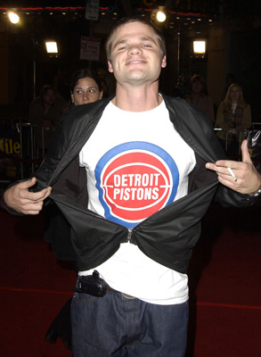 Evan Jones at event of 8 mylia (2002)