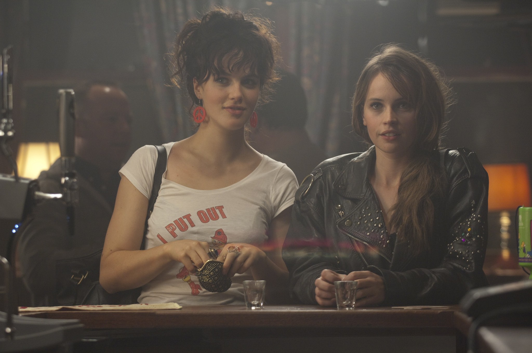 Still of Felicity Jones and Jessica Brown Findlay in Albatross (2011)