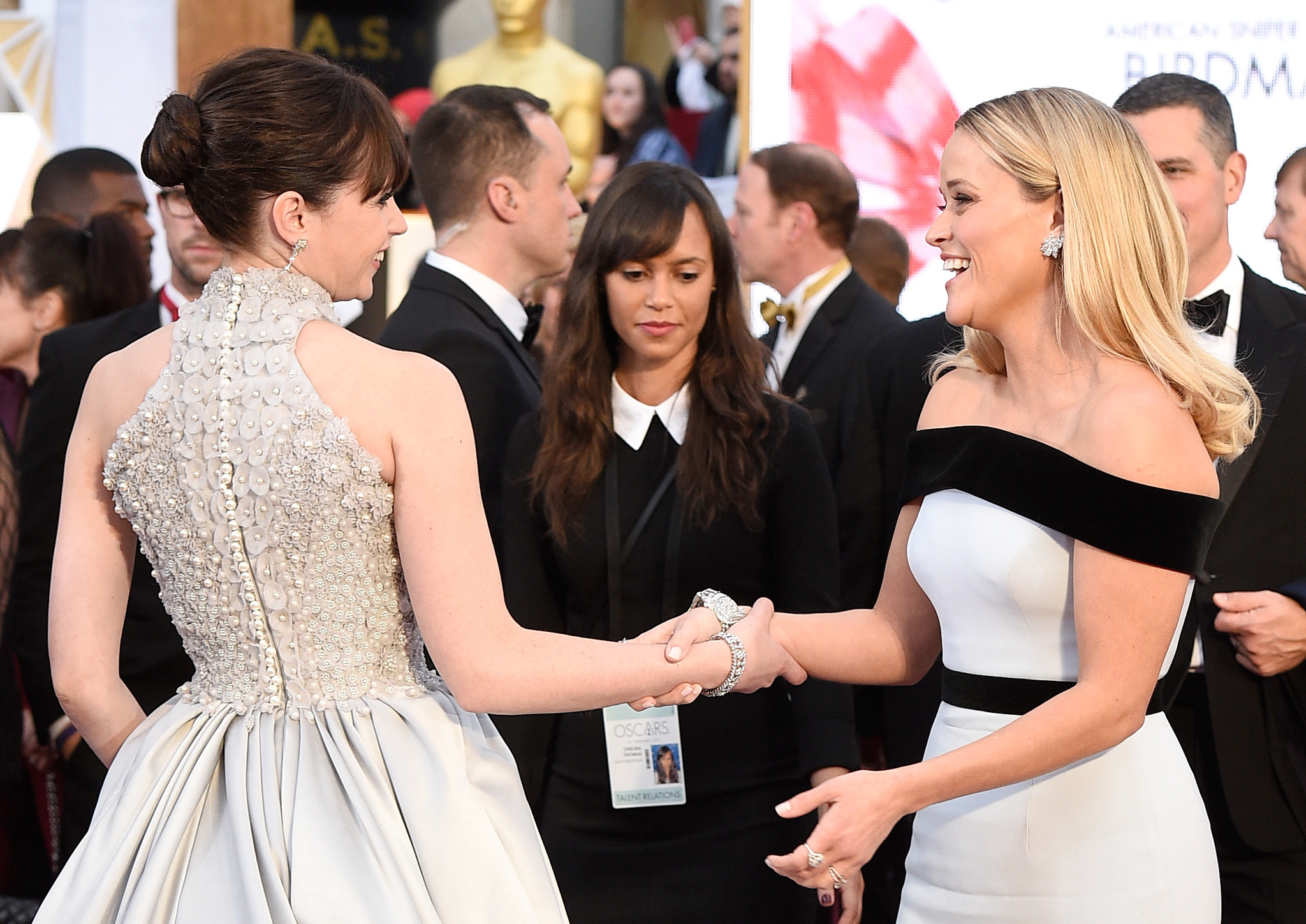 Reese Witherspoon and Felicity Jones at event of The Oscars (2015)