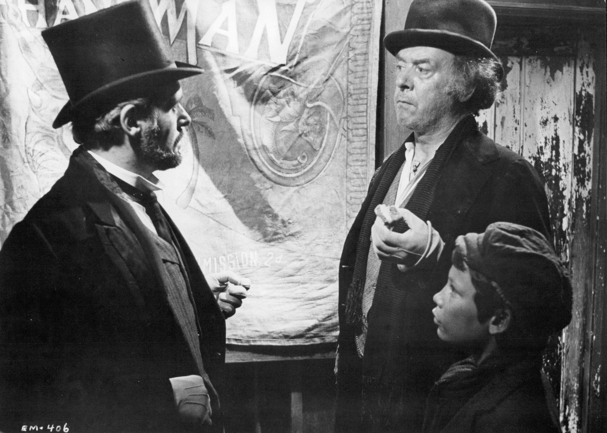 Still of Anthony Hopkins and Freddie Jones in The Elephant Man (1980)