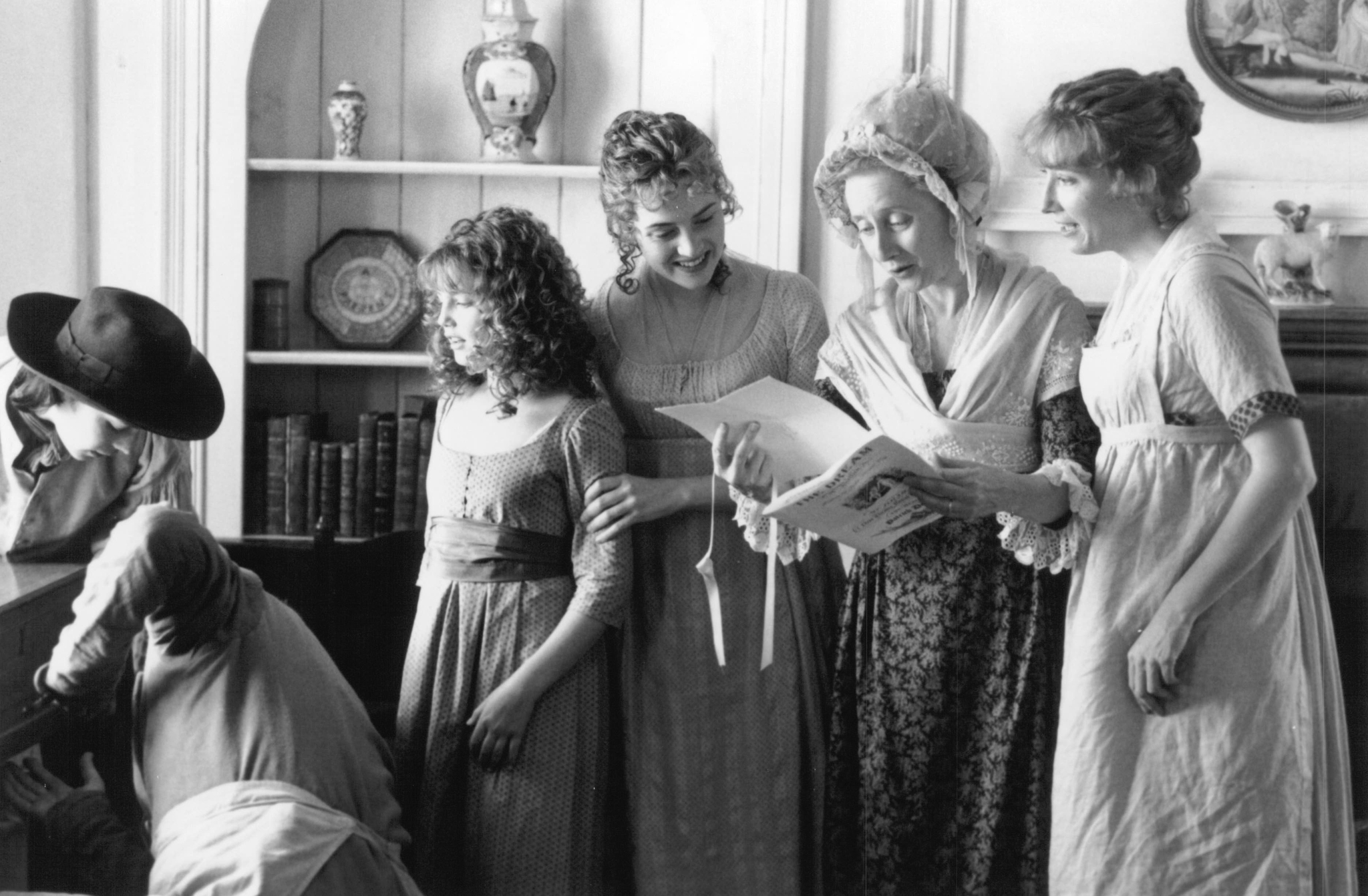 Still of Emma Thompson, Kate Winslet, Emilie François and Gemma Jones in Sense and Sensibility (1995)