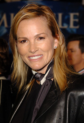 Janet Jones at event of Miracle (2004)
