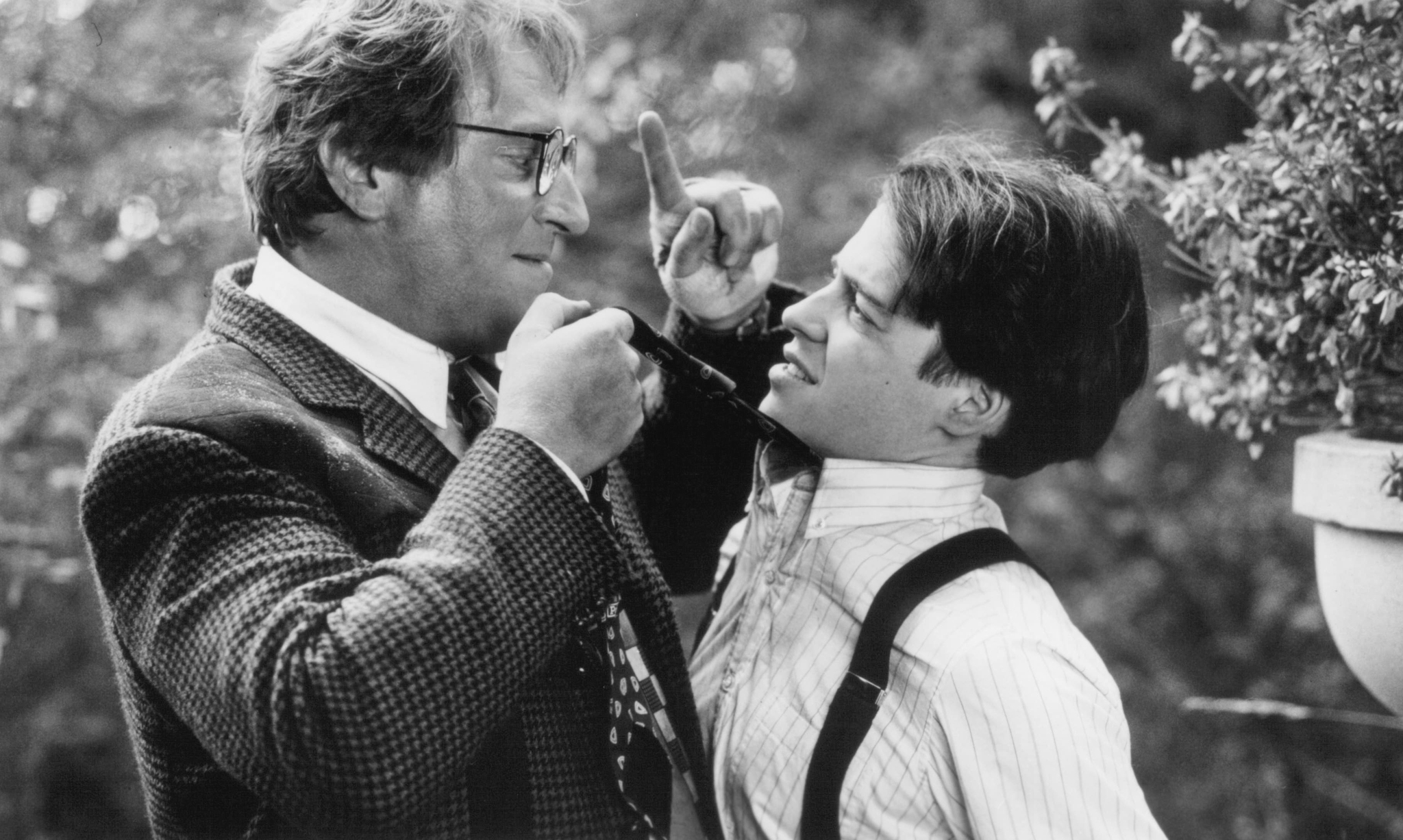 Still of Matthew Broderick and Jeffrey Jones in Out on a Limb (1992)