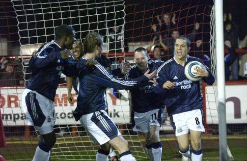 Still of Kuno Becker and Kevin Knapman in Goal! (2005)