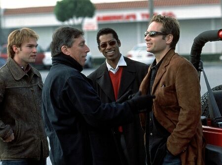 David Duchovny, Seann William Scott, Orlando Jones and Ivan Reitman in Evolution (2001)