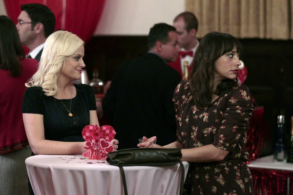 Still of Rashida Jones and Amy Poehler in Parks and Recreation (2009)