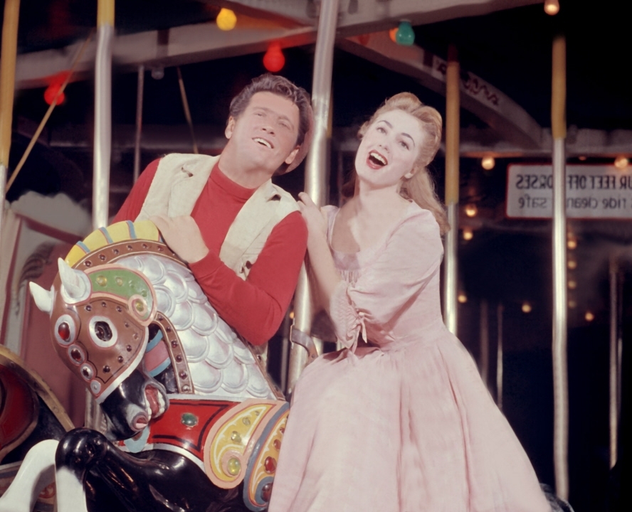 Still of Shirley Jones and Gordon MacRae in Carousel (1956)