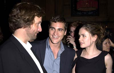Anna Paquin, Joaquin Phoenix and Gregor Jordan at event of Buffalo Soldiers (2001)