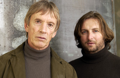 Scott Glenn and Gregor Jordan at event of Buffalo Soldiers (2001)