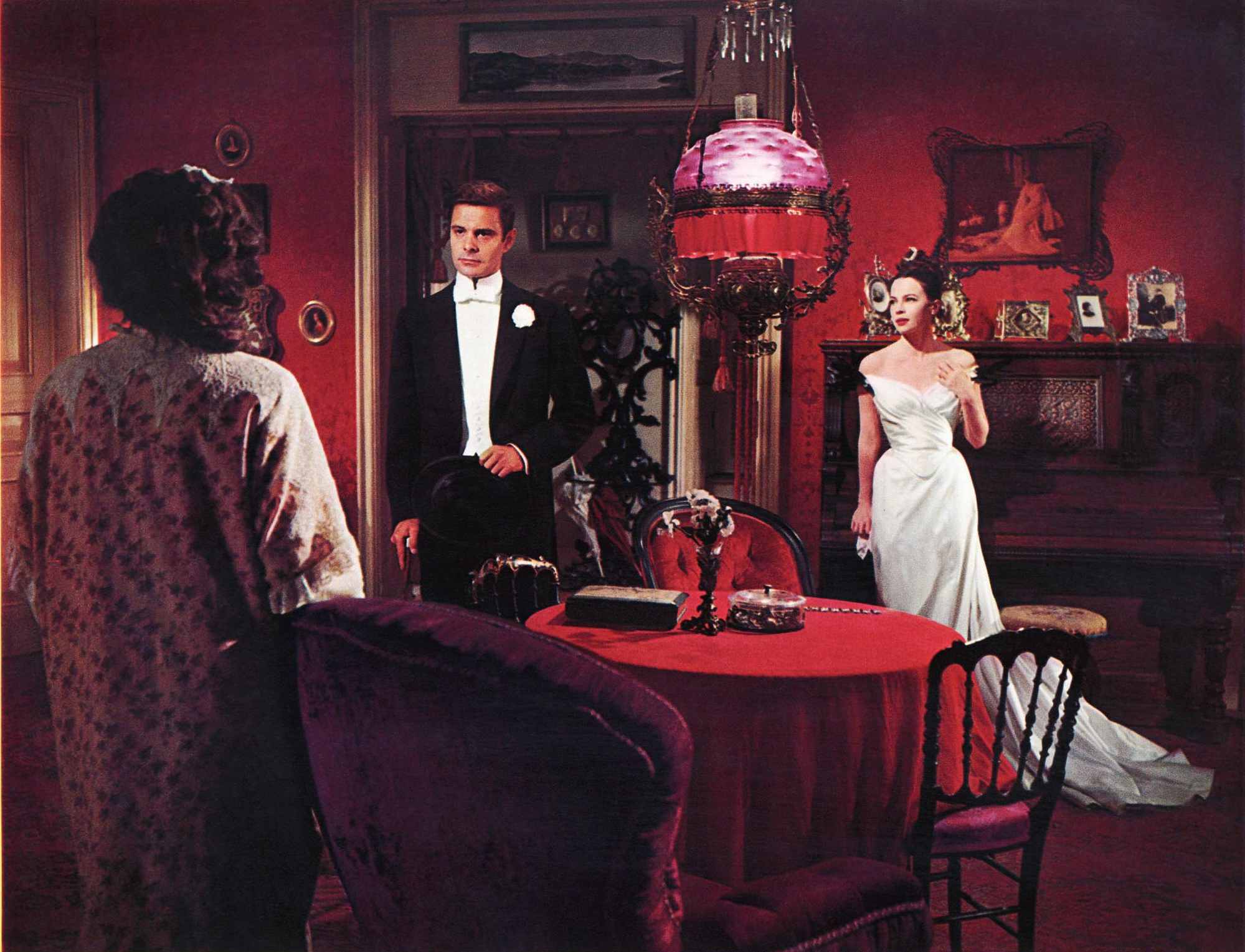 Still of Leslie Caron and Louis Jourdan in Gigi (1958)