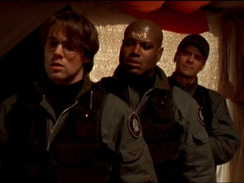 Still of Richard Dean Anderson, Christopher Judge and Michael Shanks in Stargate SG-1 (1997)