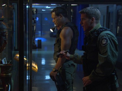 Still of Ben Browder and Christopher Judge in Stargate SG-1 (1997)
