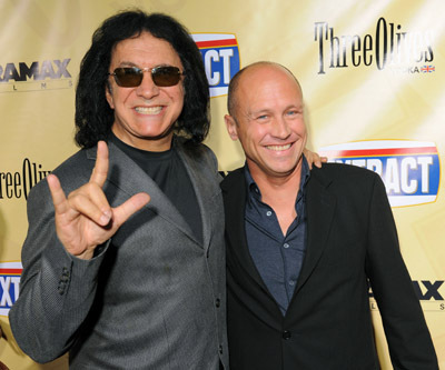Gene Simmons and Mike Judge at event of Extract (2009)