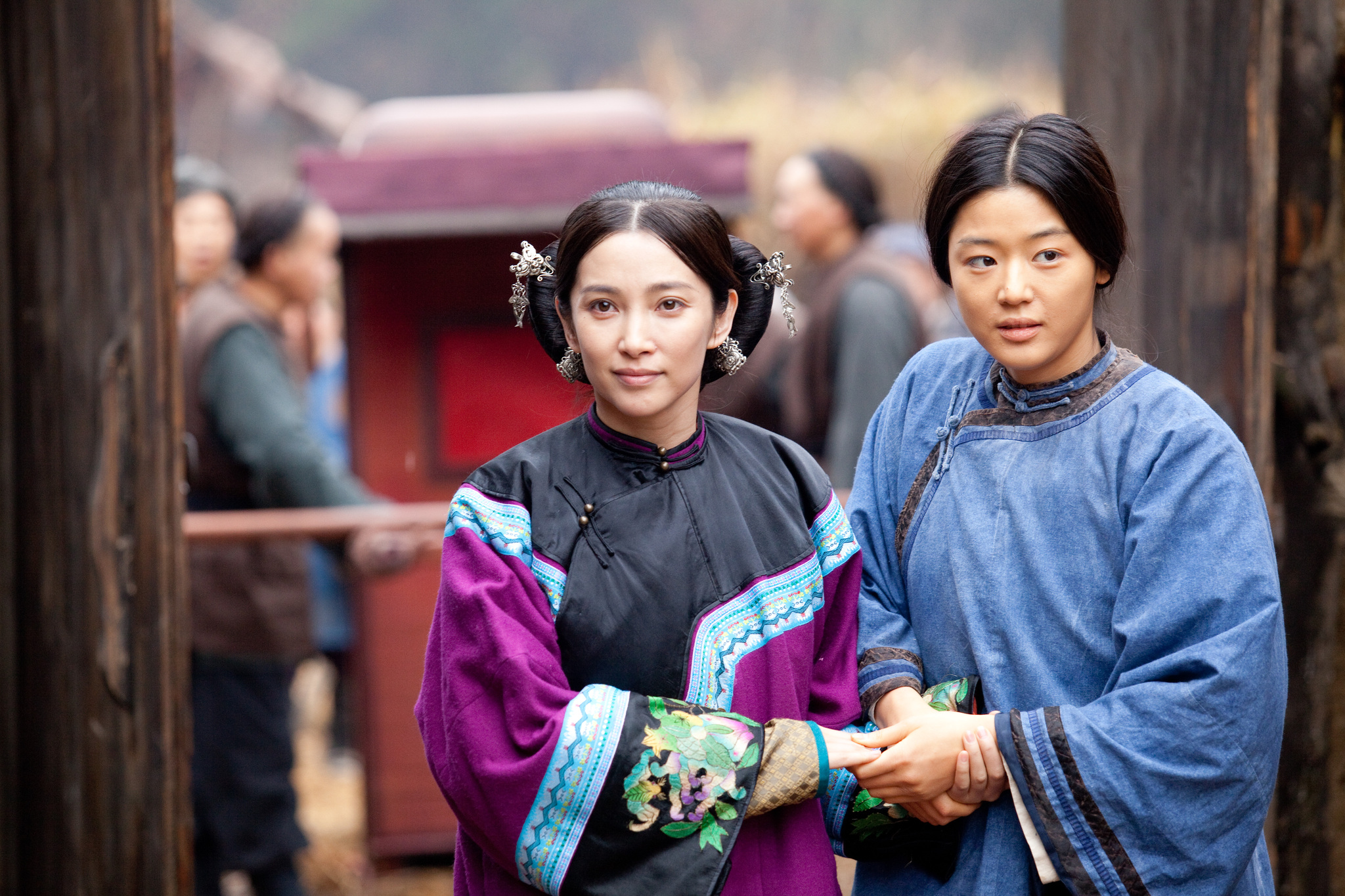 Still of Ji-hyun Jun and Bingbing Li in Snow Flower and the Secret Fan (2011)