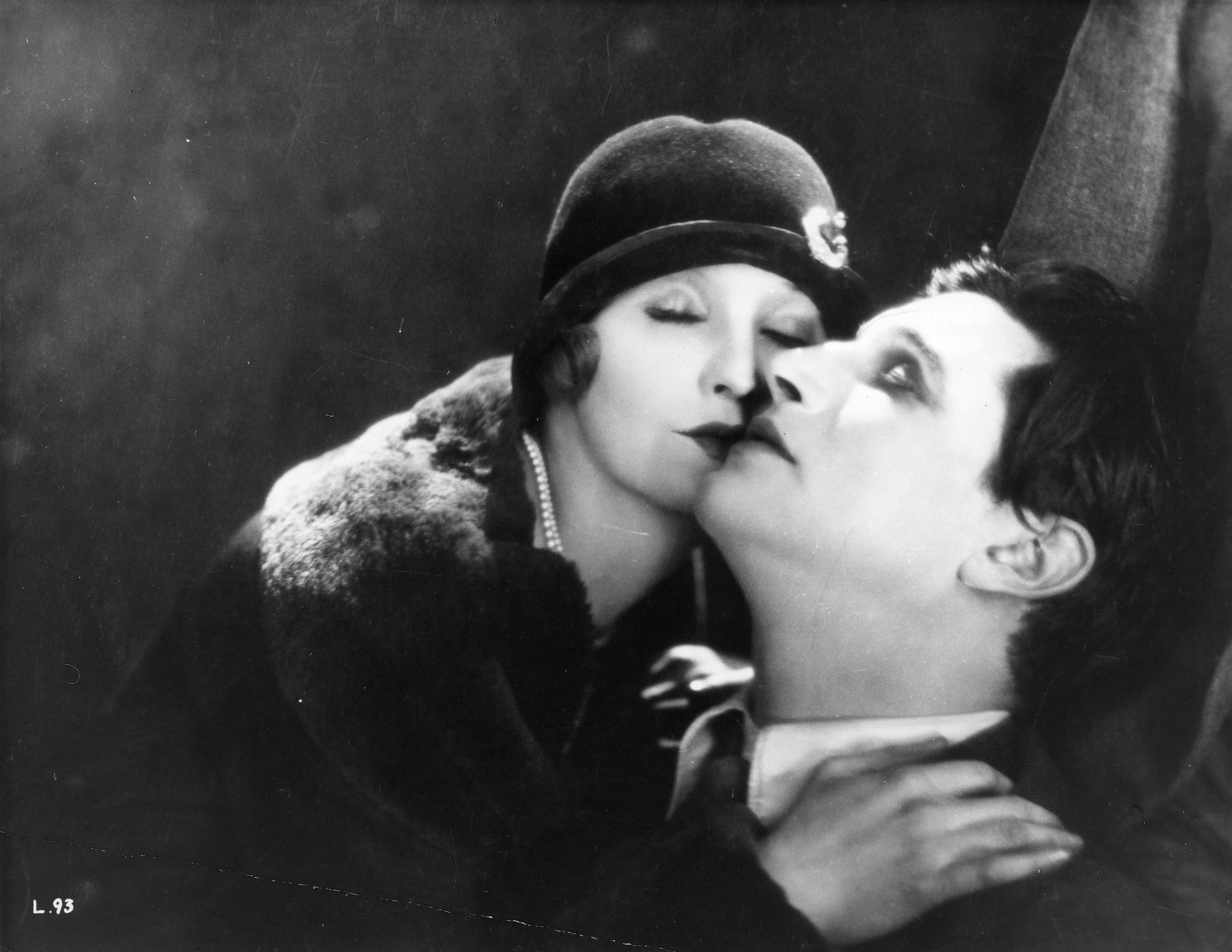 Still of June and Ivor Novello in The Lodger: A Story of the London Fog (1927)