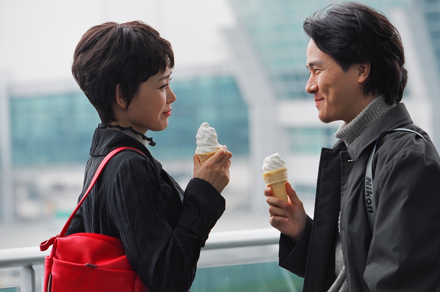 Still of Jung Suh and Woo-seong Kam in Geomi sup (2004)