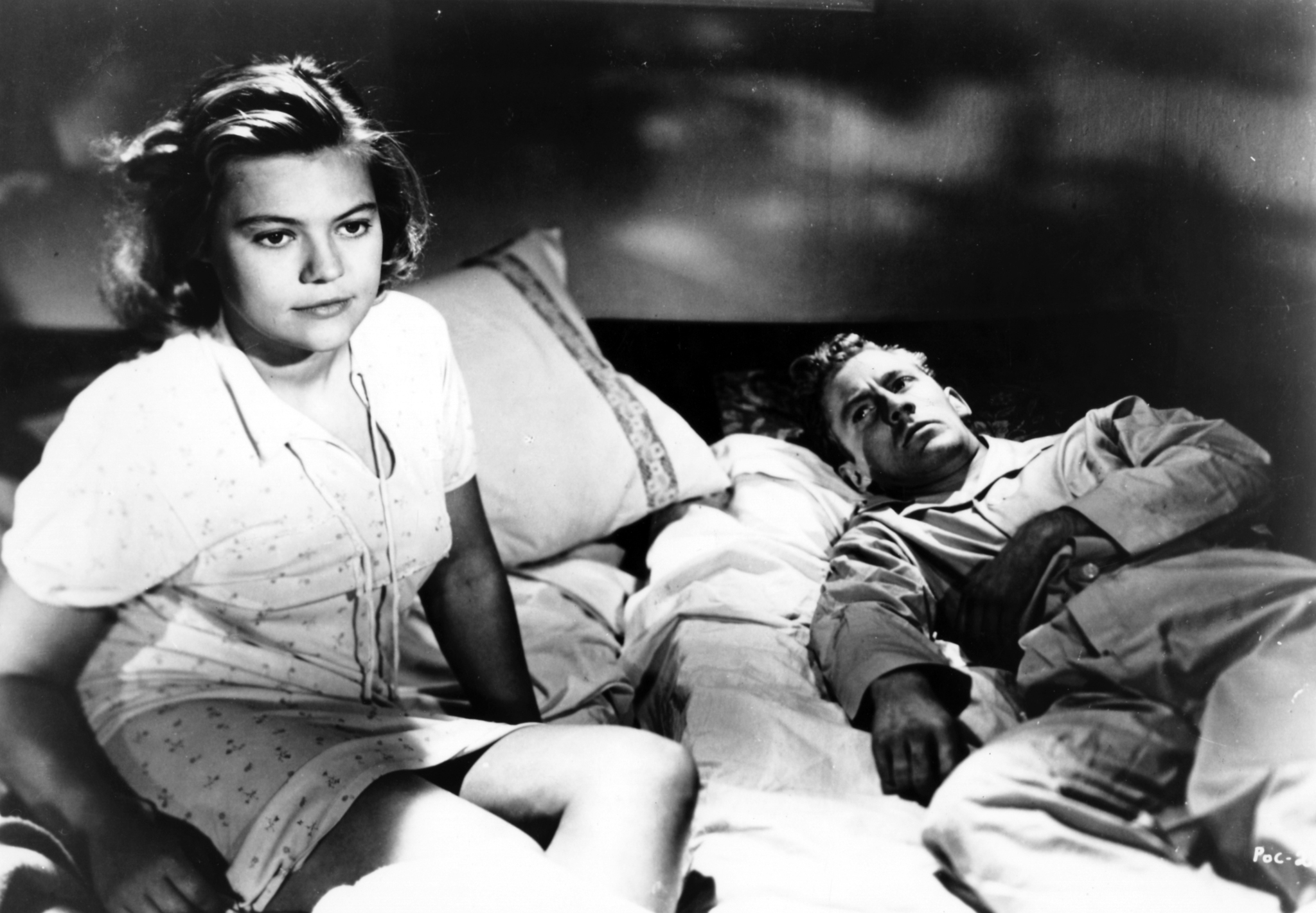 Still of Bengt Eklund and Nine-Christine Jönsson in Hamnstad (1948)