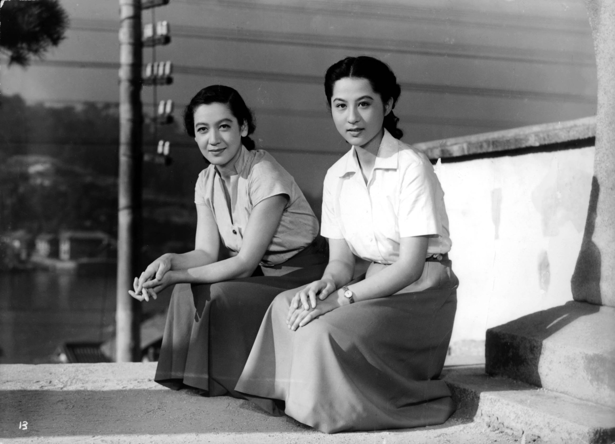 Still of Setsuko Hara and Kyôko Kagawa in Tôkyô monogatari (1953)