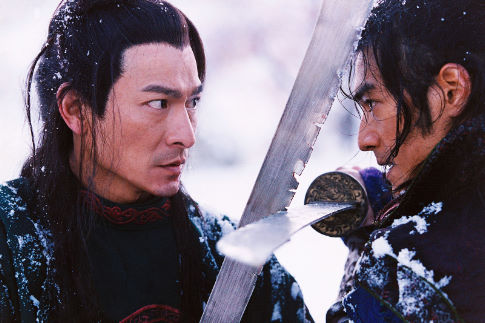 Still of Takeshi Kaneshiro and Andy Lau in Shi mian mai fu (2004)