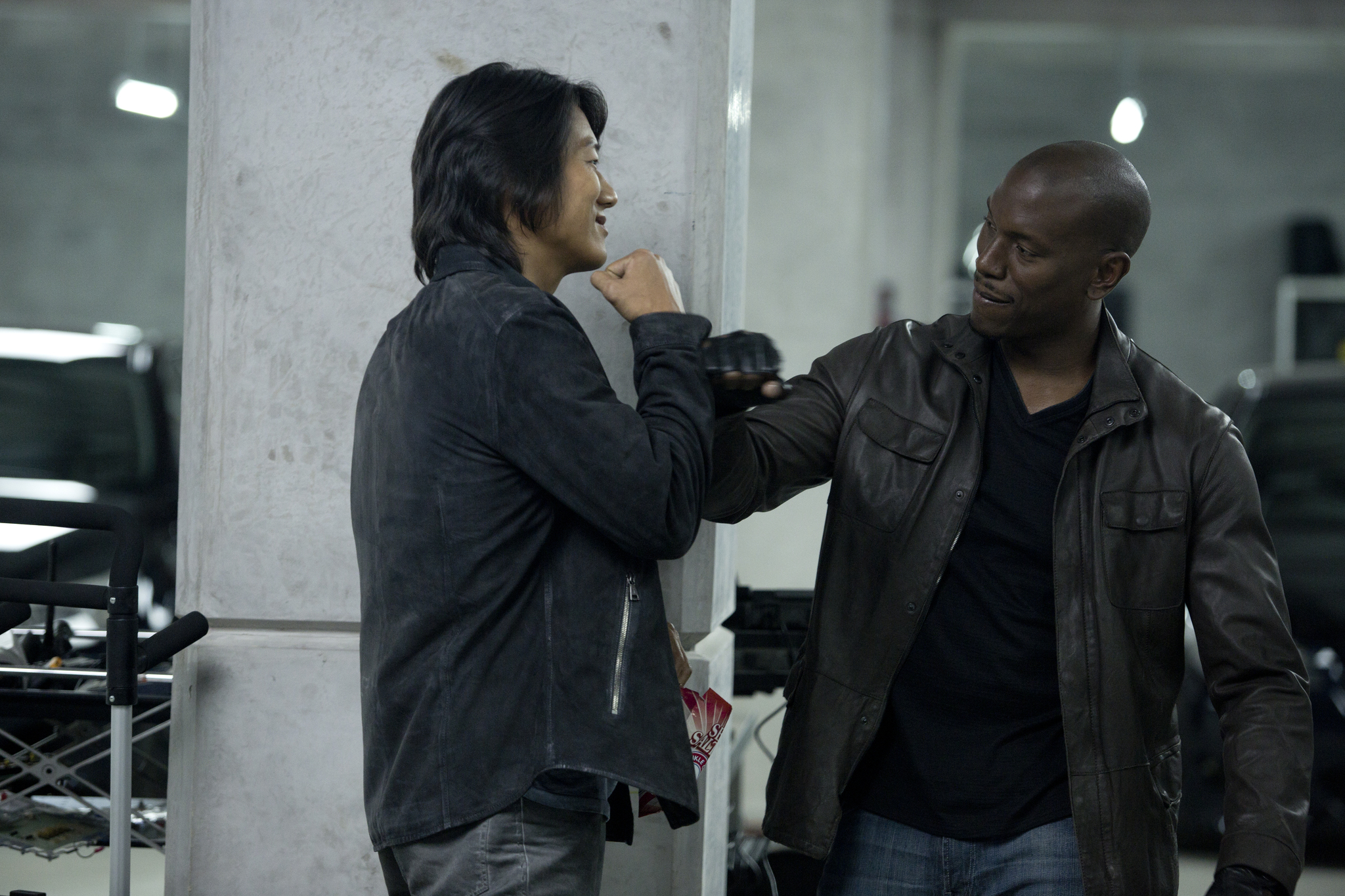 Still of Sung Kang and Tyrese Gibson in Greiti ir isiute 6 (2013)
