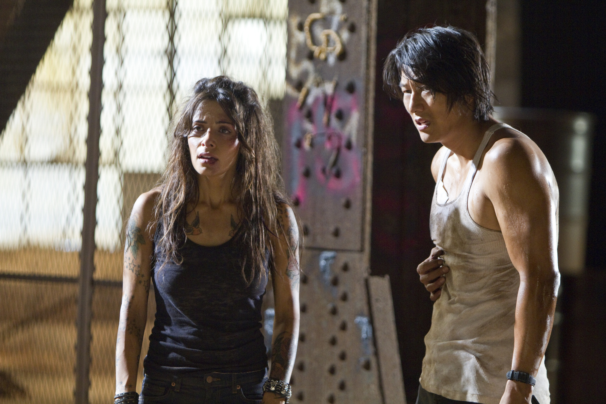 Still of Sung Kang and Sarah Shahi in Bullet to the Head (2012)
