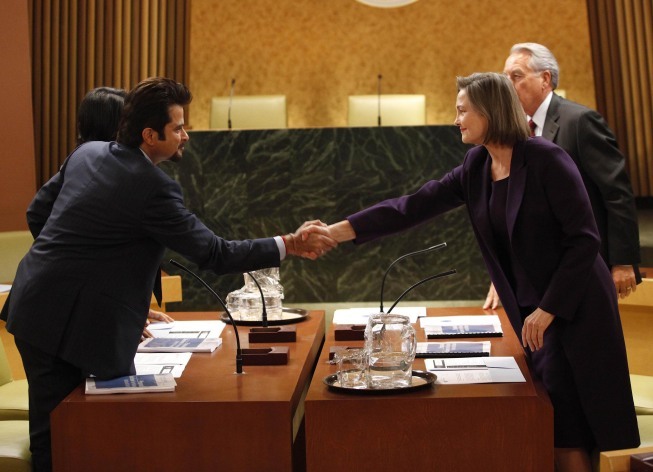 Still of Cherry Jones and Anil Kapoor in 24 (2001)